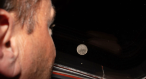 Artemis II-ის ეკიპაჟი მთვარეზე წარმატებული შემოვლის შემდეგ შინ ბრუნდება