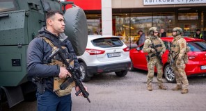 ორ პოლიციელს, რომლებიც კიევში სროლის დროს შემთხვევის ადგილიდან გაიქცნენ, უფლებამოსილება შეუჩერდათ