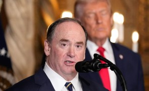 აშშ-ის სამხედრო-საზღვაო ძალების მდივანმა თანამდებობა დატოვა