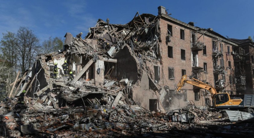 რუსული ძალების მიერ უკრაინის ქალაქ დნიპროზე თავდასხმას ცხრა მშვიდობიანი მოქალაქე ემსხვერპლა