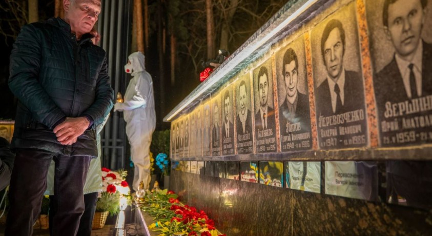 უკრაინის პრეზიდენტი ჩერნობილზე - „რუსული თავდასხმები ისტორიის გამეორების რისკს შეიცავს“