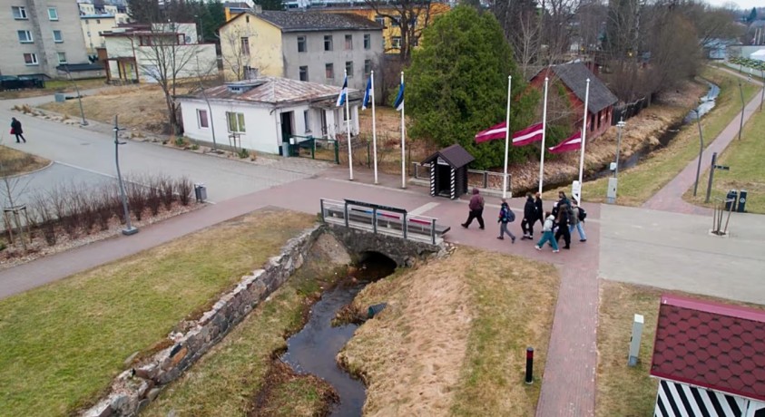 ორი ქვეყანა, ერთი ქალაქი - როგორ აგვარებენ ახალგაზრდები ესტონეთსა და ლატვიას შორის საზღვრის კვეთის საკითხს