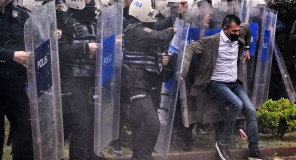 პოლიცია თურქეთის მთავარი ოპოზიციური პარტიის ოფისში შეიჭრა