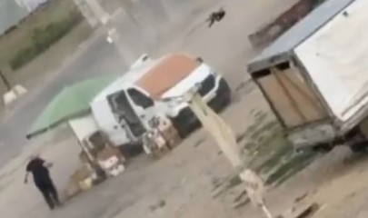 ვრცელდება კადრები, რომელშიც რუსული დრონი ბოსტნეულის გამყიდველს ესხმის თავს