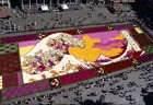 ბრიუსელის ცენტრალური მოედანი ყვავილების გიგანტურ იაპონურ ხალიჩად გადაიქცა
