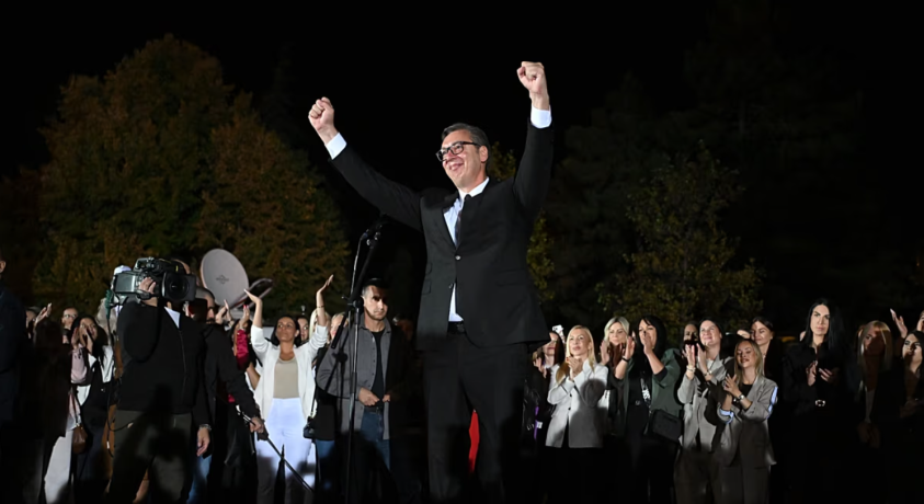 ვუჩიჩმა პრეზიდენტის პოსტი დატოვა, პრემიერის თანამდებობის დაკავების იმედით