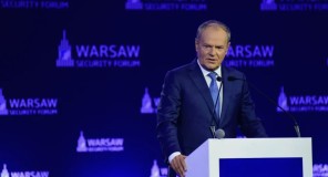 ვარშავაში მიაჩნიათ, რომ დროა ევროპამ თავდაცვის სექტორი „საომარ რელსებზე“ გადაიყვანოს
