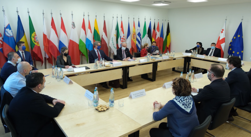 პოლიტიკური დიალოგი