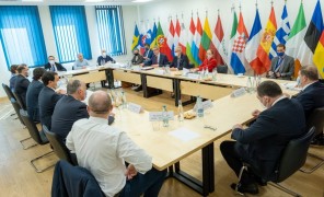 პოლიტიკური დიალოგი გრძელდება