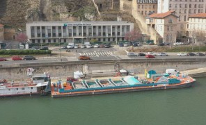 ლიონში ნარჩენებს ბარჟა აგროვებს და ამუშავებს