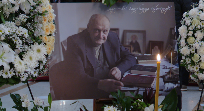 „ფხიზლად ყოფნასა და ძილს შორის”