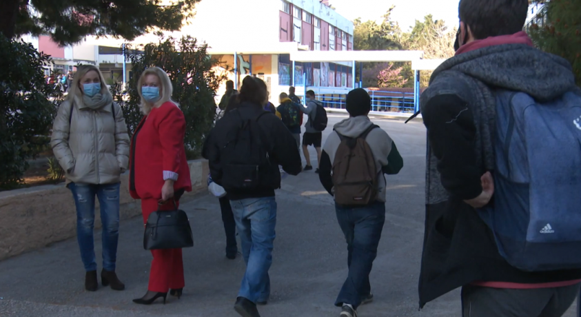 მესამე ტალღის მიუხედავად საბერძნეთში სკოლები გაიხსნა