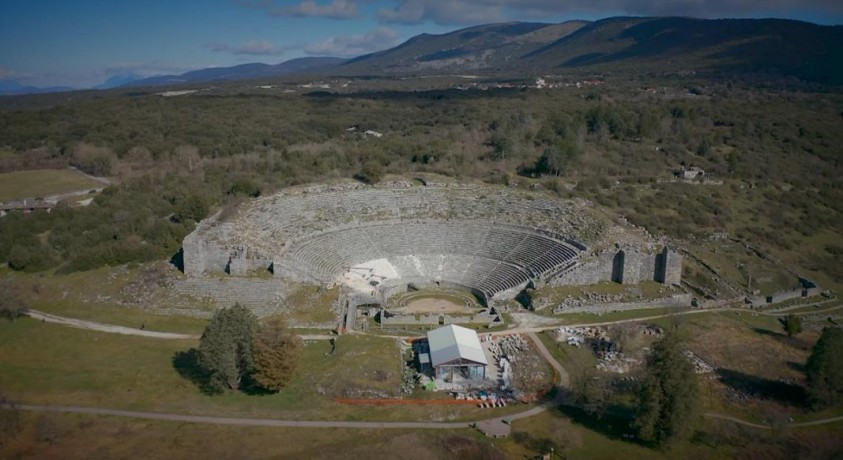 ეპირუსის თეატრის გზა