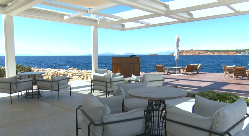 საბერძნეთში ტურისტები ბრუნდებიან