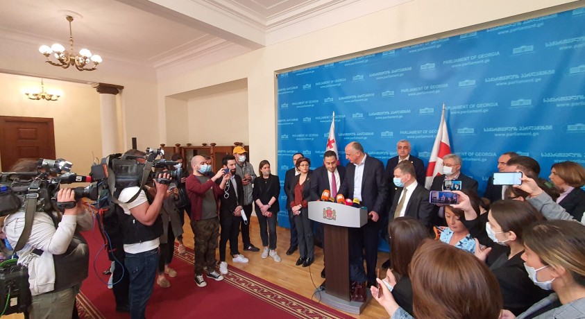 დაბრუნება პარლამენტში