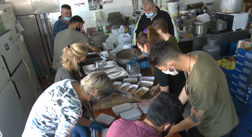 “სოციალური სამზარეულო” უსახლკარო ათენელებს საკვებით უზრუნველყოფს