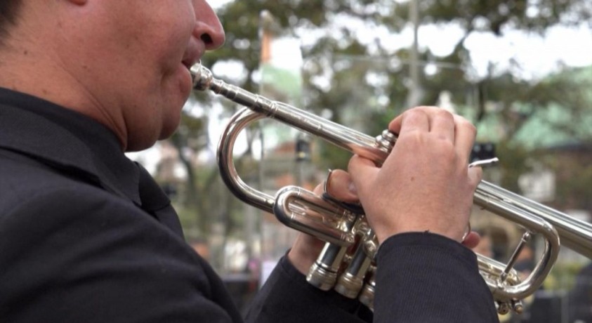 ათასობით კოლუმბიელი სიმღერითა და ცეკვით მთავრობის პოლიტიკას აპროტესტებს