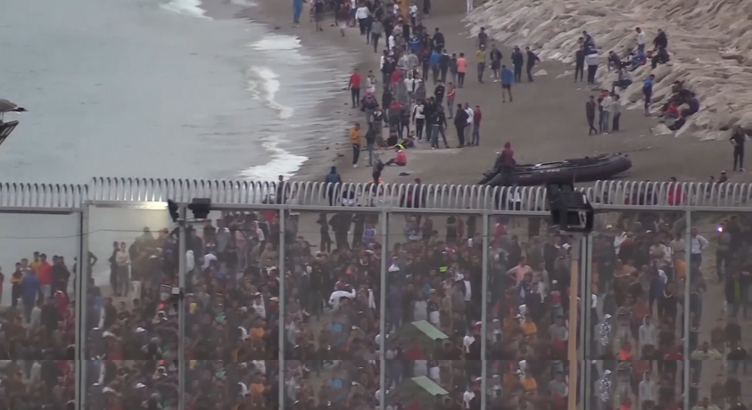 ესპანეთის ქალაქ კეუტაში მიგრანტების ახალი ნაკადი ჩავიდა