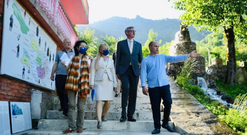 ევროკავშირის ელჩი საქართველოში კარლ ჰარცელი აჭარაში ვიზიტს აგრძელებს