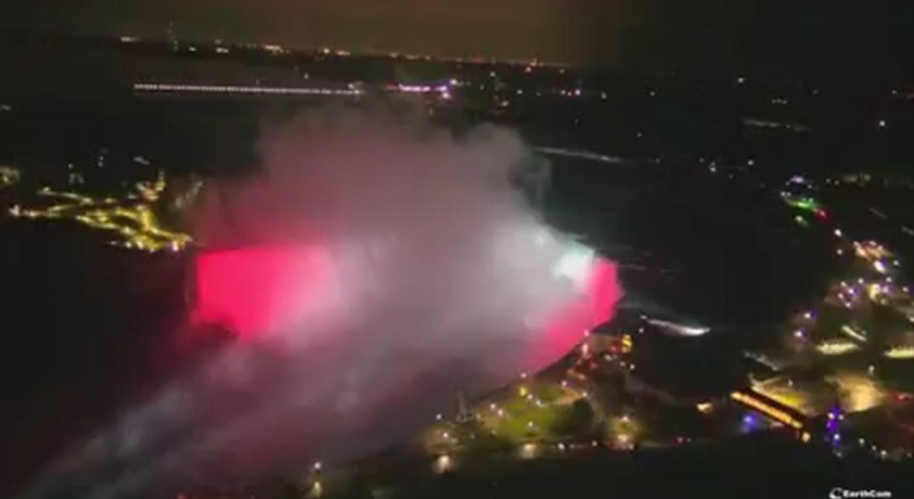 ნიაგარას ჩანჩქერი საქართველოს დროშის ფერებში განათდა