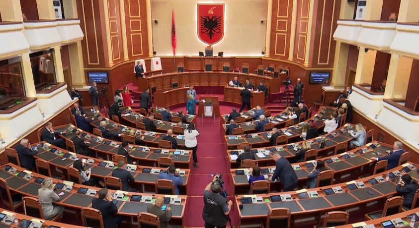 ალბანეთის პარლამენტმა პრეზიდენტი ილირ მეტა თანამდებობიდან დაითხოვა