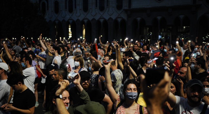 სოლიდარობის აქცია პარლამენტთან – 6 ივლისის ფოტოქრონიკა
