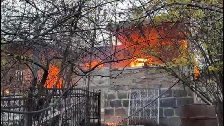 მთიანი-ყარაბაღის სომეხი მოსახლეობა საკუთარ სახლ-კარს წვავს