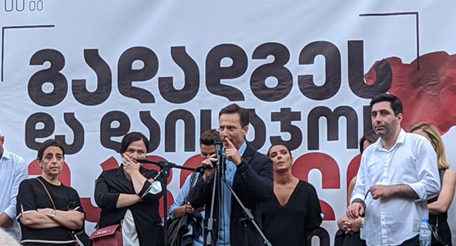 მედიის პროტესტი რუსთაველზე