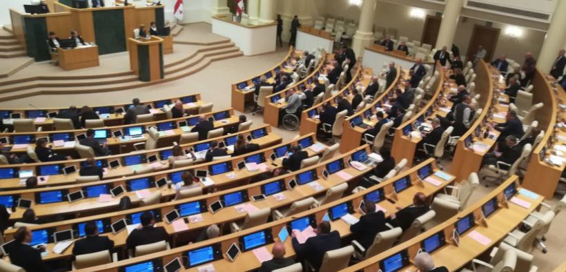 ვახტანგ გომელაური პარლამენტში 5 ივლისის მოვლებზე ანგარიშის წარსადგენად მივიდა