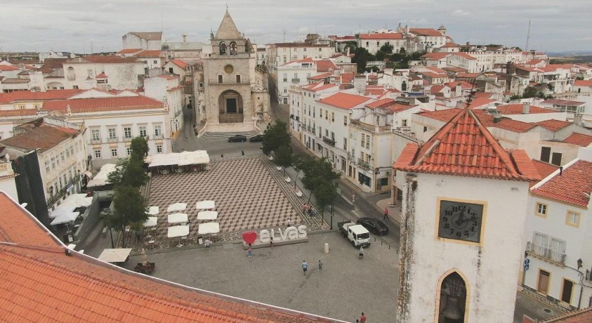 ტურიზმის სექტორი უსაფრთხოების სტანდარტების დაცვით ზაფხულის სეზონის გადარჩენას ცდილობს