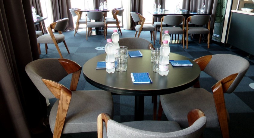 საქმიან შეკრებებზე დასასწრებად PCR ტესტის ჩატარება სავალდებულო გახდა