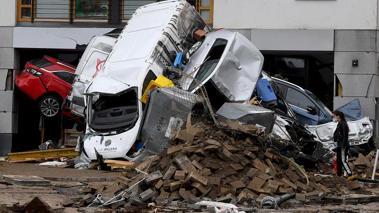 გერმანიაში მაშველები წყალდიდობის შედეგად დაკარგულ ადამიანებს ეძებენ