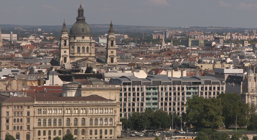 ტურისტები უნგრეთში ბრუნდებიან