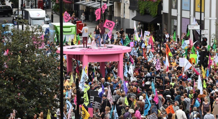 ინგლისში გარემოს დამცველები საპროტესტო აქციებს მართავენ