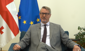 „შეთანხმებით გათვალისწინებული ყველა რეფორმის სრულად შესრულება საქართველოს ეროვნულ ინტერესებშია“ – კარლ ჰარცელი