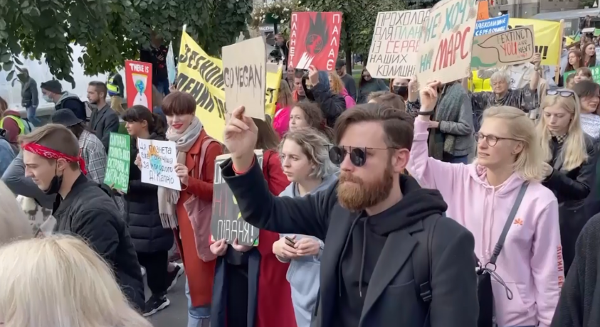 კიევის ცენტრში გარემოსდამცველმა აქტივისტებმა საპროტესტო აქცია გამართეს