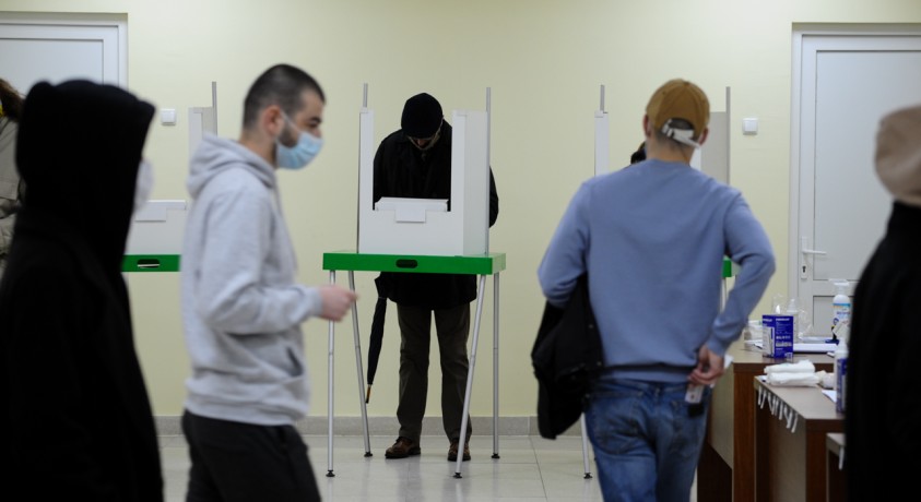 სავალდებულო პროცედურები საარჩევნო უბანზე მისული ამომრჩევლებისთვის