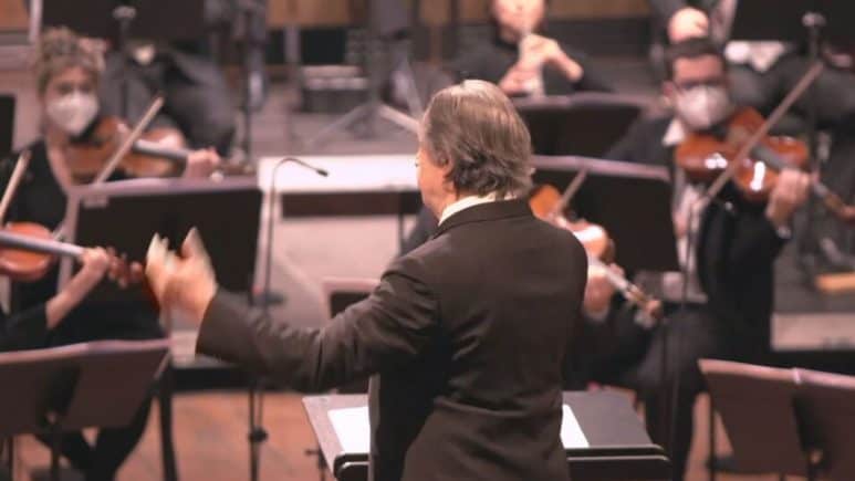 დირიჟორი რიკარდო მუტი საშობაო კონცერტს გამართავს