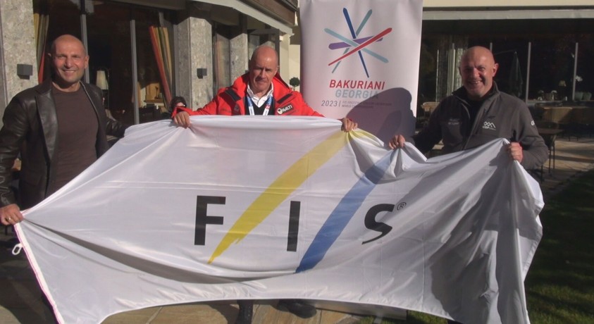 საერთაშორისო სათხილამურო ფედერაციამ საქართველოს საერთაშორისო სათხილამურო ფედერაციის დროშა გადასცა