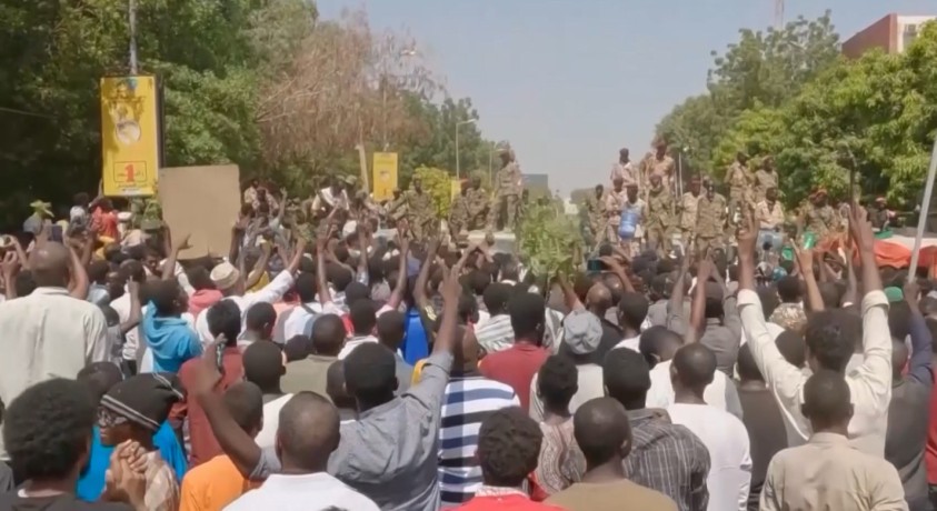 სუდანში სამხედროებმა მოსახლეობას ცეცხლი გაუხსნეს