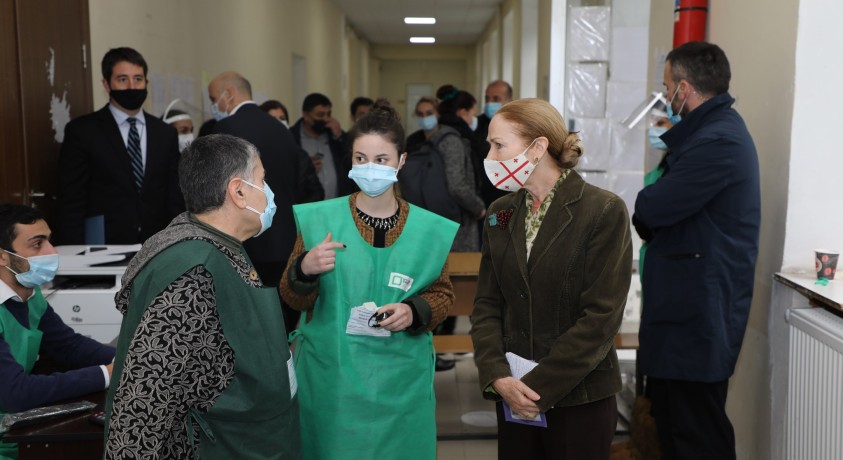 კელი დეგნანი – გვაქვს ინფორმაცია მედიასა და დამკვირვებლებზე თავდასხმების