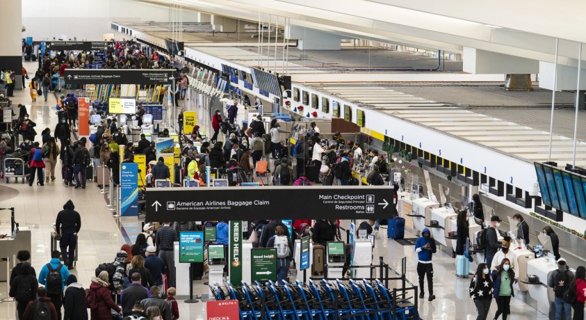 აშშ სრულად ვაქცინირებული უცხოელი ვიზიტორებისთვის საზღვრებს ხსნის