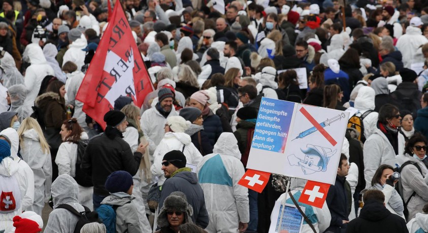 ევროპის ქვეყნებში კორონავირუსის შეზღუდვების წინააღმდეგ აქციები იმართება