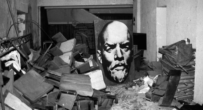 30 წლის წინ 15 სახელმწიფოს იძულებითი კავშირი გაწყდა – სსრკ დაიშალა