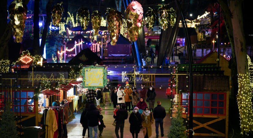 საშობაო ბაზრობა თბილისში – 28 დეკემბრის ფოტოქრონიკა