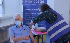 მოქალაქეები ნიდერლანდებიდან ბუსტერ დოზის მისაღებად გერმანიაში გადადიან