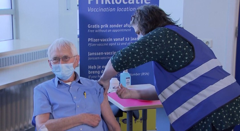 მოქალაქეები ნიდერლანდებიდან ბუსტერ დოზის მისაღებად გერმანიაში გადადიან