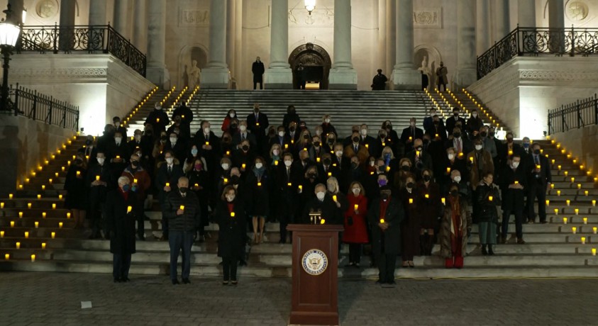 კონგრესის წევრებმა კაპიტოლიუმის შენობაზე თავდასხმის დროს დაღუპულთა ხსოვნას პატივი მიაგეს