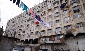 სახლი, რომელიც ინგრევა