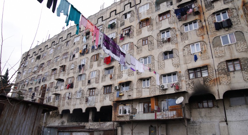 სახლი, რომელიც ინგრევა